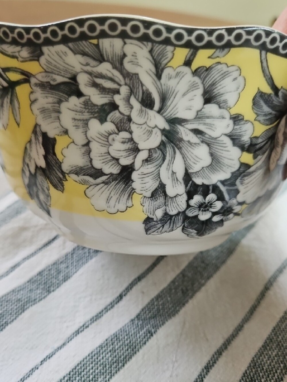 222 Fifth Adelaide Fine China Bowls, set of 3 - Picture 6 of 11